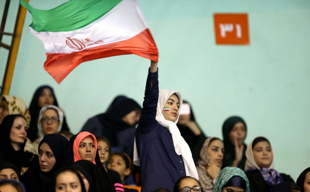 زنان به ورزشگاه می‌روند اگر…