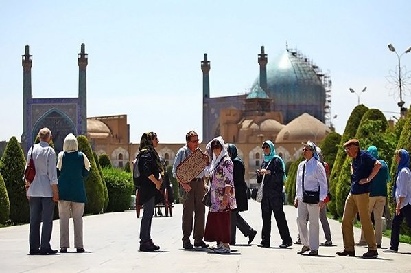 مشکل اتوبوس گردشگران خارجی حل شد