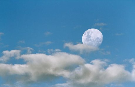 ملاقات دو جرم آسمانی و کامل شدن ماه در آسمان فردا