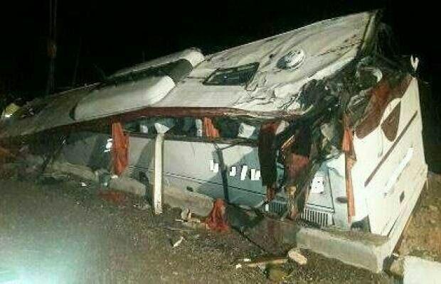 خواب آلودگی راننده، مسافران اتوبوس تهران- شیراز را به کام مرگ کشاند