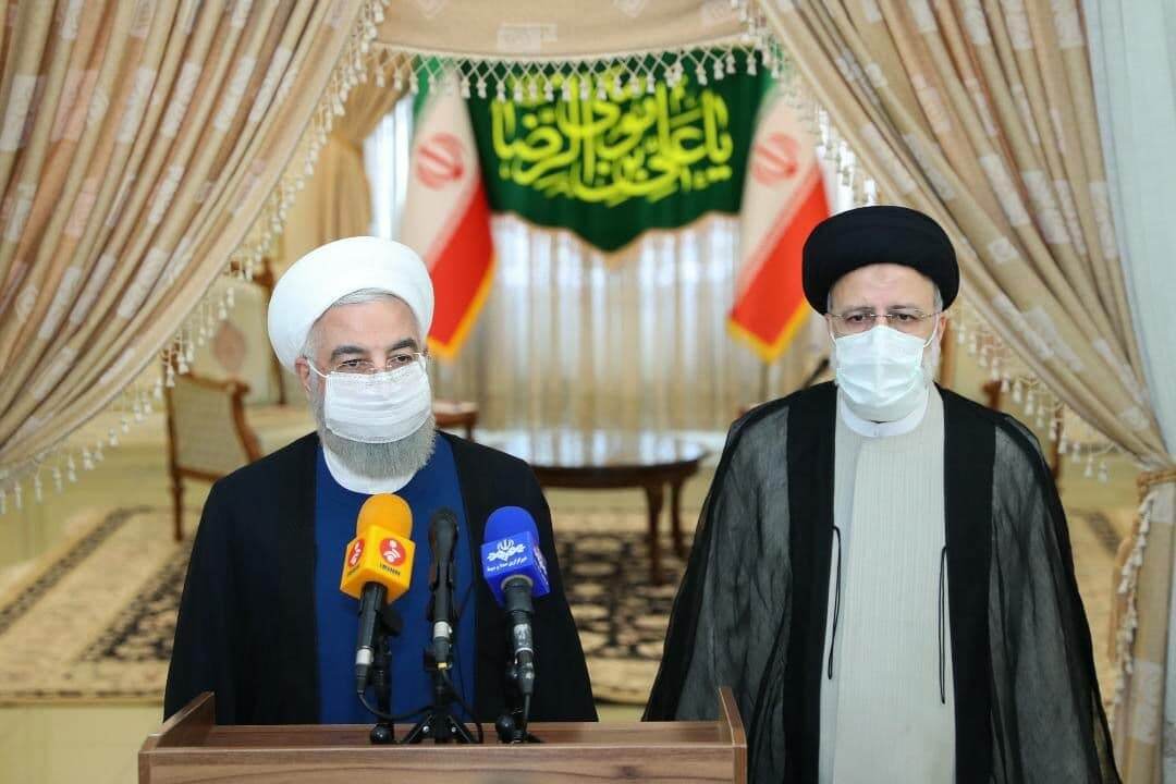 روحانی: دولت از امروز کاملا در کنار رئیس جمهور منتخب است/ رئیسی: در دولت جدید تلاش خود را برای بازکردن گره‌های کشور به کار خواهیم بست