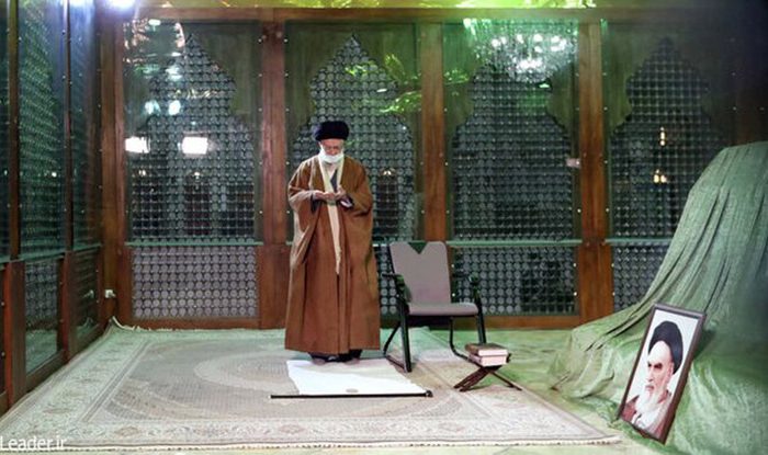 حضور رهبر انقلاب در مرقد بنیان‌گذار انقلاب اسلامی