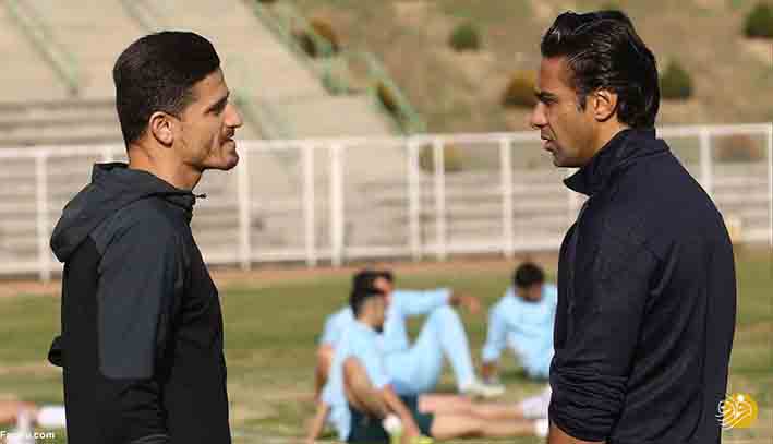 کنایه هواداران پرسپولیس به سرمربی استقلال کنایه هواداران پرسپولیس به سرمربی استقلال