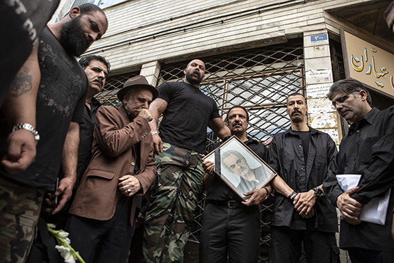 پرفروش‌ترین فیلم اکران نوروز قاچاق شد/سیاست سازمان سینمایی؛ سکوت!