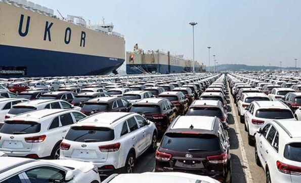 ذینفعان واردات خودرو، هر گُلی بزنند بر سر خود میزنند... ذینفعان واردات خودرو، هر گُلی بزنند بر سر خود میزنند…