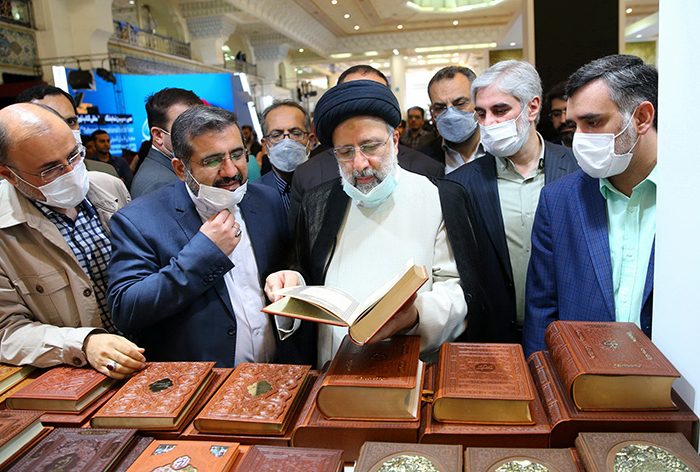 رئیسجمهور از نمایشگاه کتاب بازدید کرد رئیسجمهور از نمایشگاه کتاب بازدید کرد