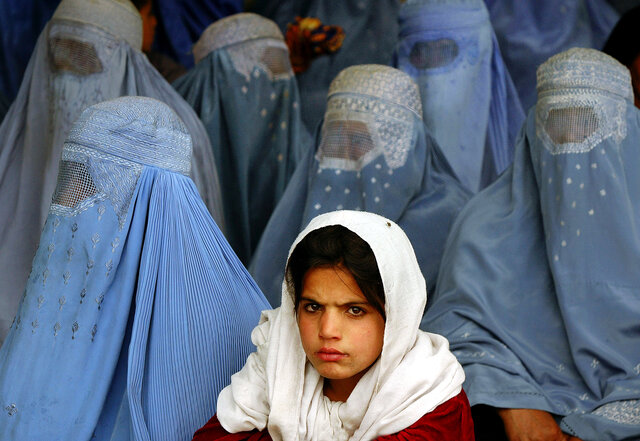 طالبان: زنان افغان باید صورت‌ خود را در انظار عمومی بپوشانند