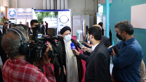 رئیس جمهور در جریان بازدید از نمایشگاه صنعت نفت: