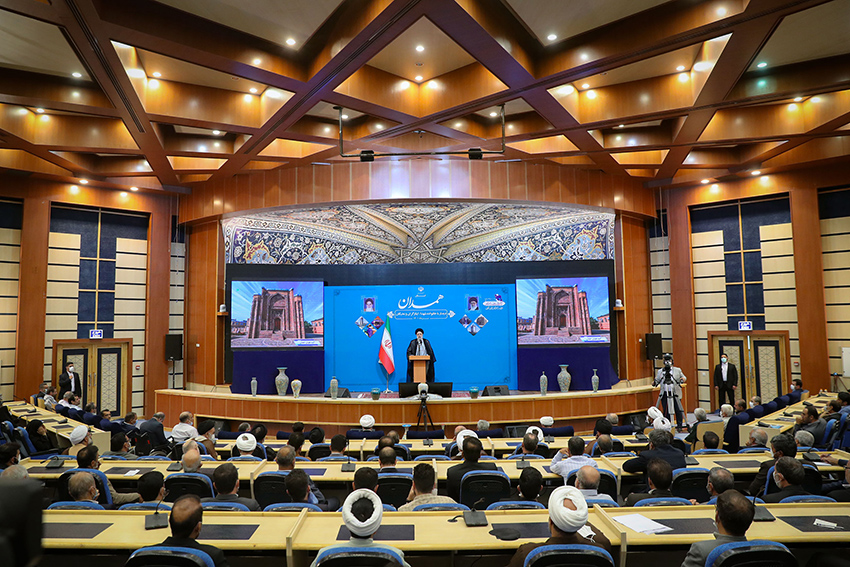 رئیسی: در اجرای عدالت و بروکراسی اداری عقب ماندگی داریم رئیسی: در اجرای عدالت و بروکراسی اداری عقب ماندگی داریم