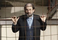 چرا امام خمینی حکم به اعدام سلمان رشدی داد؟