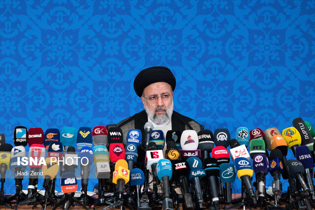 از همراهی مردم صبورمان تشکر میکنم /بیگانگان برای ما مشکلی حل نمیکنند از همراهی مردم صبورمان تشکر میکنم /بیگانگان برای ما مشکلی حل نمیکنند