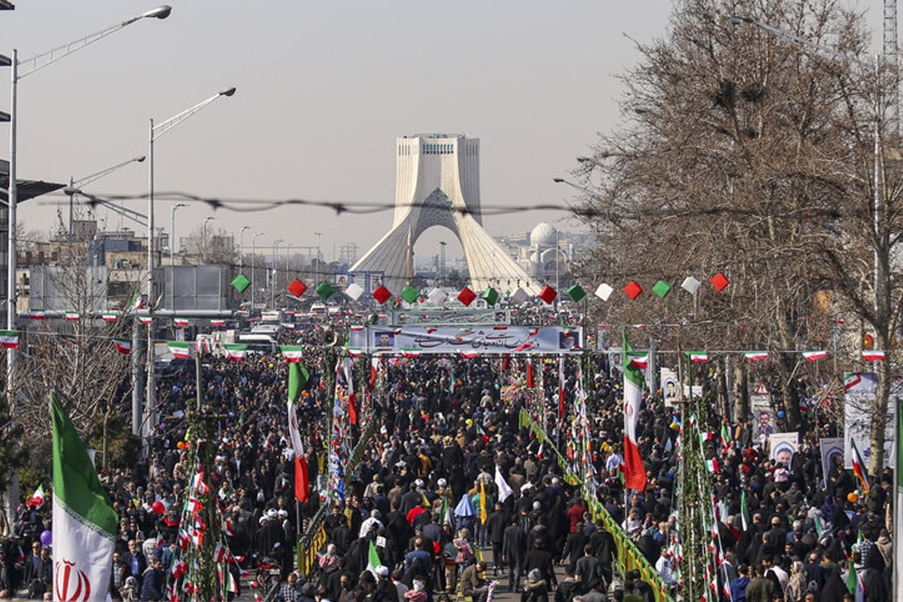 مانور بزرگ اقتدار ایرانیان در۴۵ سالگی انقلاب اسلامی ایران