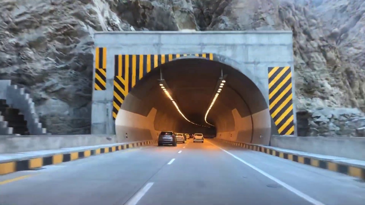 جاده چالوس و آزادراه تهران-شمال یک‌طرفه است