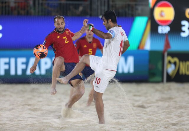 بازیکنان فوتبال ساحلی، اسپانیا را به زانو درآوردند