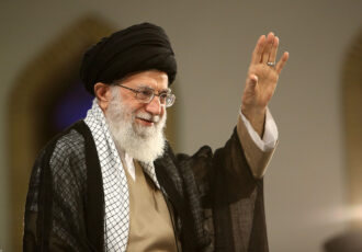 آن کسانی که حتی نظام را قبول ندارند بیایند رأی بدهند آن کسانی که حتی نظام را قبول ندارند بیایند رأی بدهند