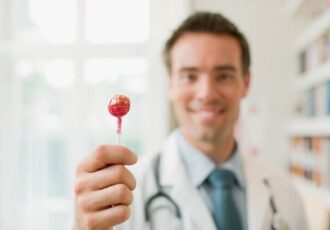 تشخیص سرطان دهان با آب‌ نبات چوبی !