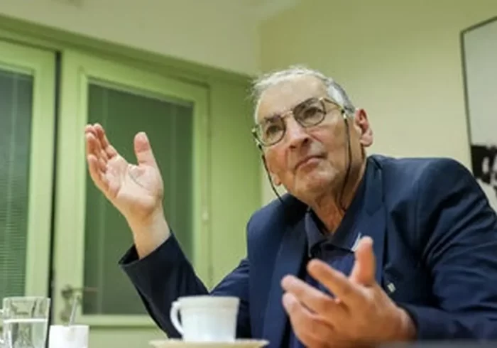 زیباکلام: شاهزاده رضا پهلوی عددی نیست زیباکلام: شاهزاده رضا پهلوی عددی نیست