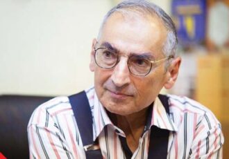 صادق زیباکلام راهی زندان شد صادق زیباکلام راهی زندان شد