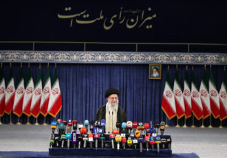 عزت جمهوری اسلامی به حضور مردم است