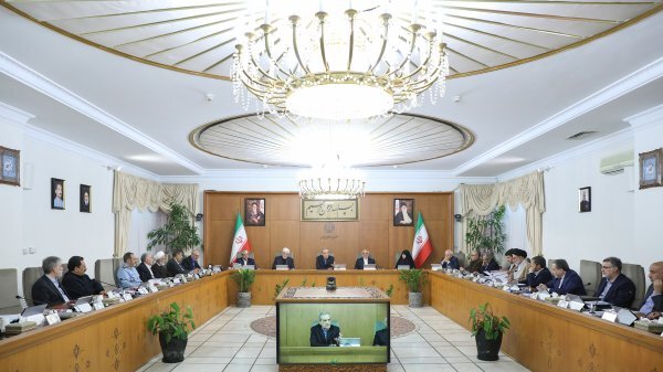 هیچ کس حق ندارد خارج از قانون عمل کند