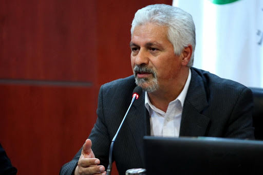 "عذرخواهی کنید و کنار بروید" “عذرخواهی کنید و کنار بروید”