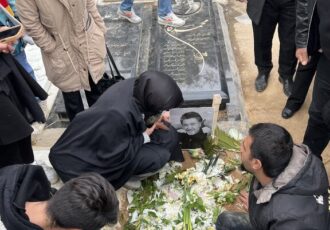 رضا رویگری در قطعه هنرمندان آرام گرفت