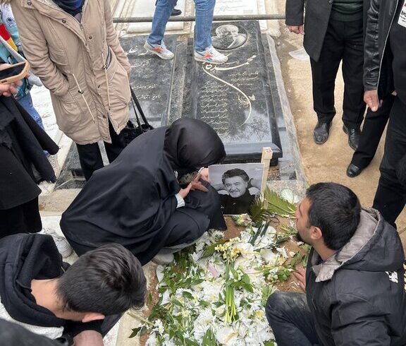رضا رویگری در قطعه هنرمندان آرام گرفت