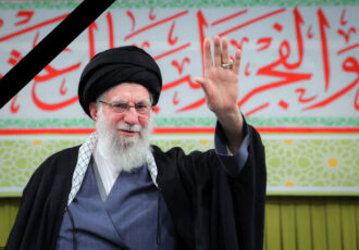 رهبر انقلاب به شهادت رسید