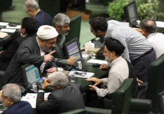 چرا تندروها مخالف اینترنت هستند؟/ پرواز تهران – مشهد جای پرواز شیراز- دوبی را نمی‌گیرد!