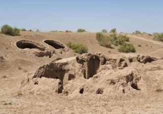 دفن روستای عزیزآباد بردسکن نمایی واقعی از بحران زیستمحیطی دفن روستای عزیزآباد بردسکن نمایی واقعی از بحران زیستمحیطی