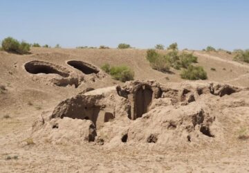 دفن روستای عزیزآباد بردسکن نمایی واقعی از بحران زیست‌محیطی
