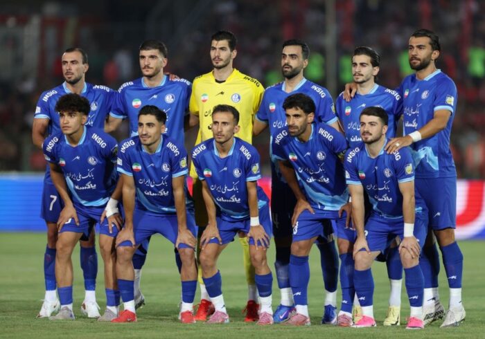 پوستر استقلال با کنایه به رامین رضائیان؛ ۱۱ کاپیتان داریم! پوستر استقلال با کنایه به رامین رضائیان؛ ۱۱ کاپیتان داریم!