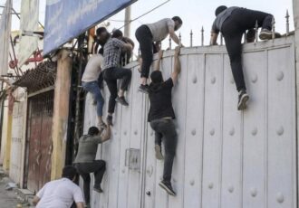 فرار ۷۰ معتاد متجاهر از کمپ ماده ۱۶ در اطراف مشهد فرار ۷۰ معتاد متجاهر از کمپ ماده ۱۶ در اطراف مشهد