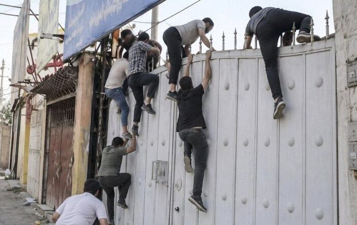 فرار ۷۰ معتاد متجاهر از کمپ ماده ۱۶ در اطراف مشهد فرار ۷۰ معتاد متجاهر از کمپ ماده ۱۶ در اطراف مشهد